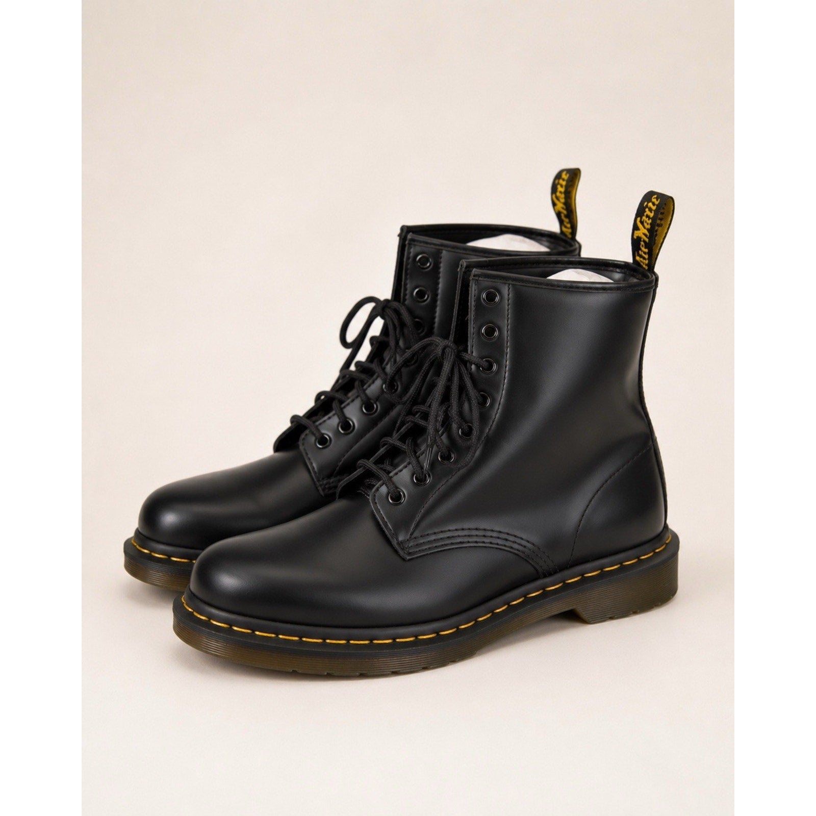 Dr. Martens Women's 1460 Smooth Leather 8-Eye Boots Black US 9