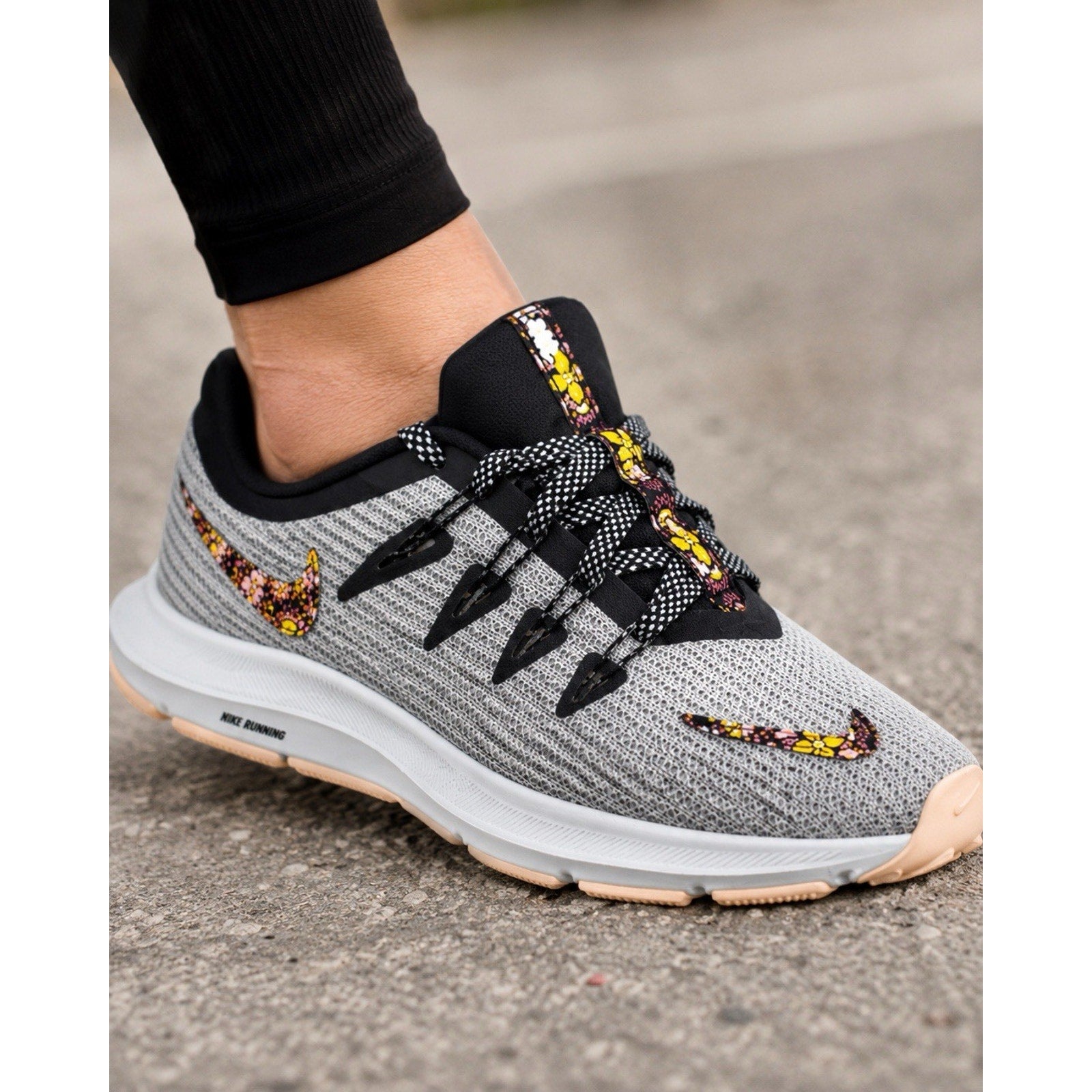 Nike Quest SE Women’s Running Shoes Gray Floral BQ9267 Size 9.5