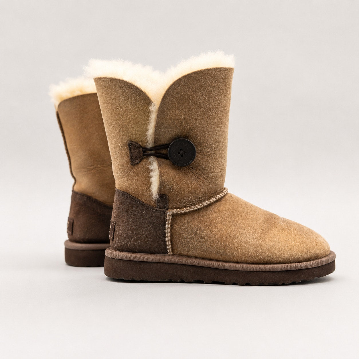 UGG Australia Bailey Button Boots Women 7 Chestnut Suede Sheepskin