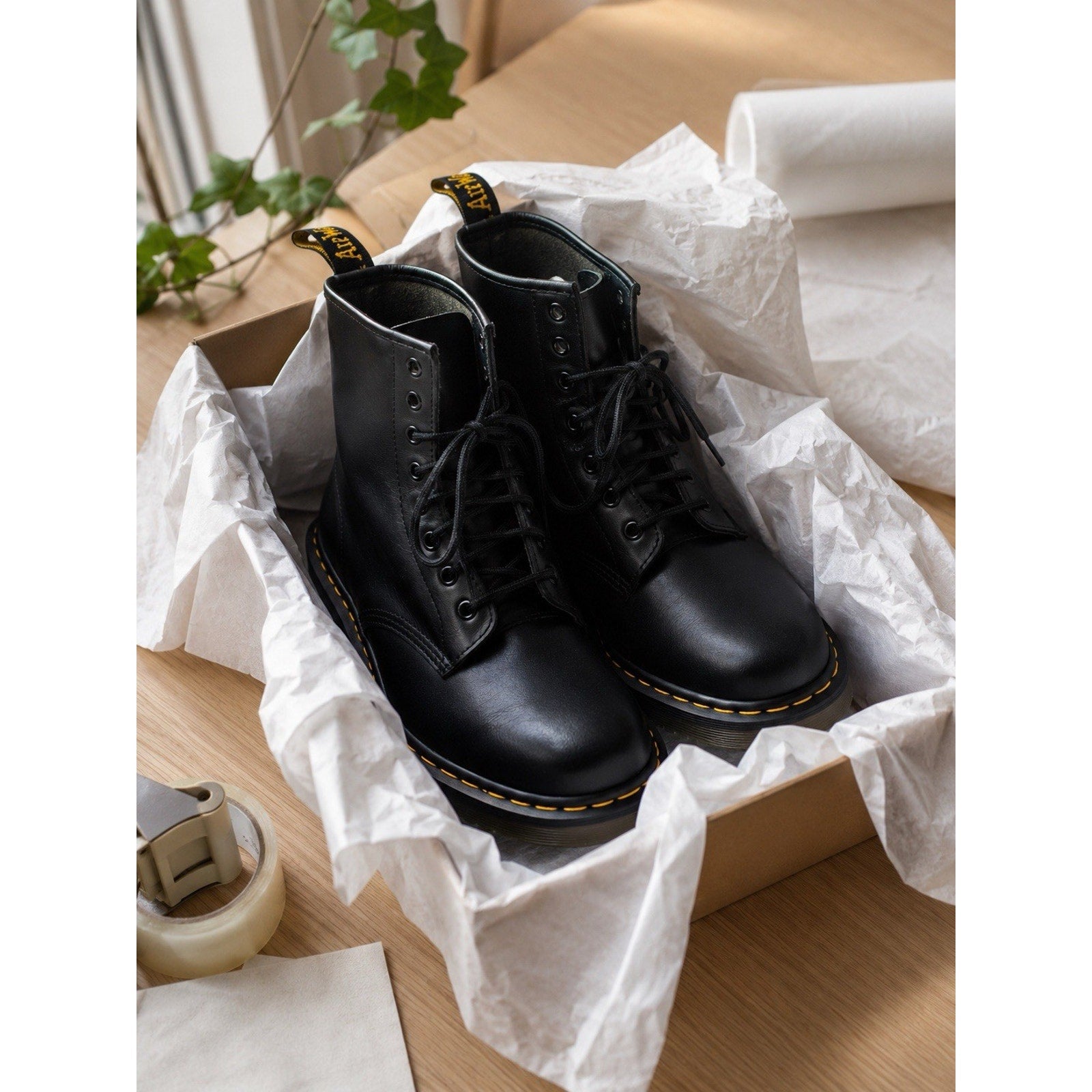 Dr. Martens Women's 1460 Smooth Leather 8-Eye Boots Black US 9