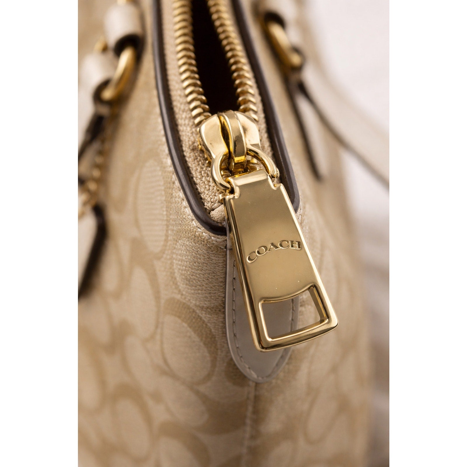 Authentic Coach Gallery Tote shoulder bag in khaki signature canvas with chalk leather trim and gold tone hardware