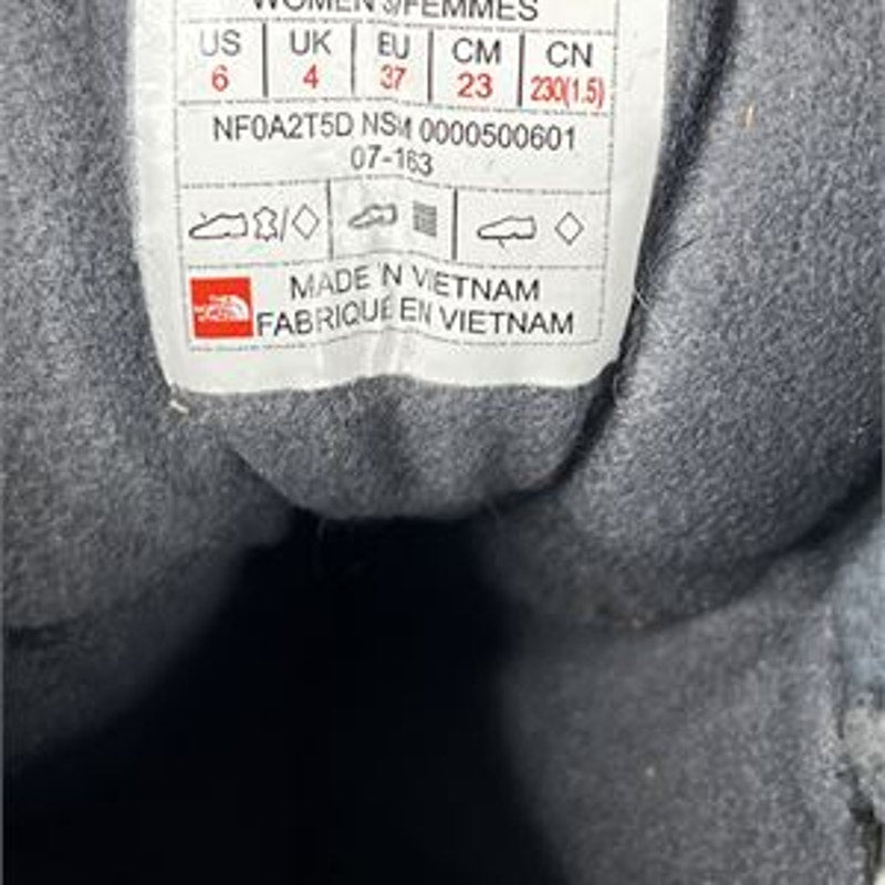The North Face Shellista II Mid Winter Boots Gray Quilted Women’s Size 6