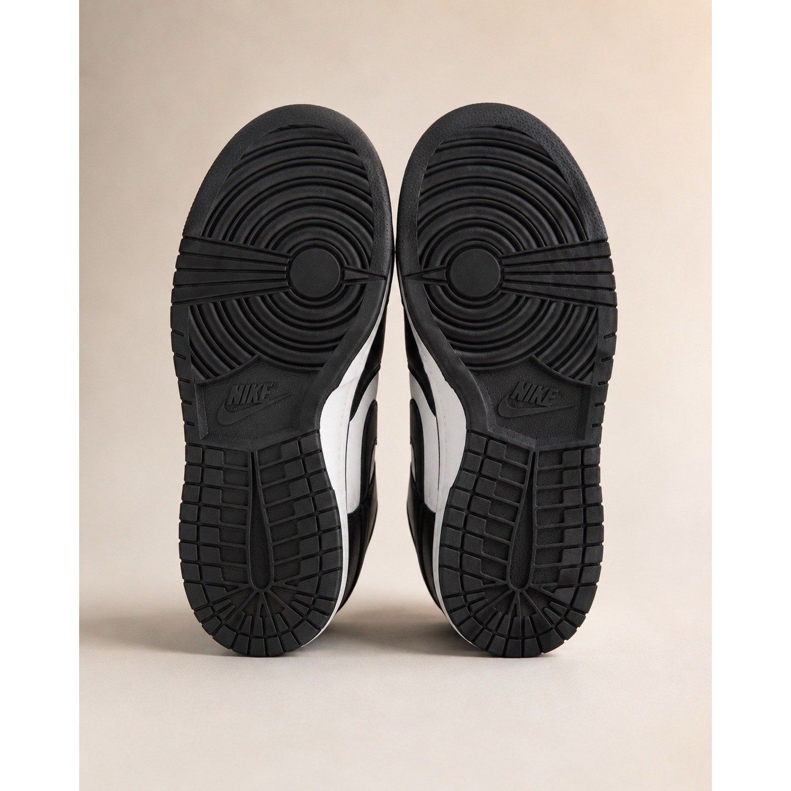 Nike Dunk Low Retro Panda Men’s Size 9 Black White Leather Sneakers